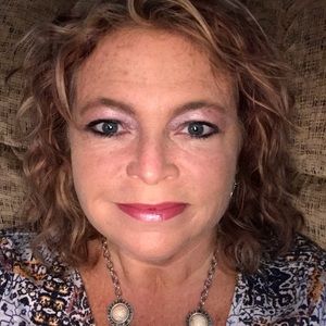 Meet your Posher, Monique